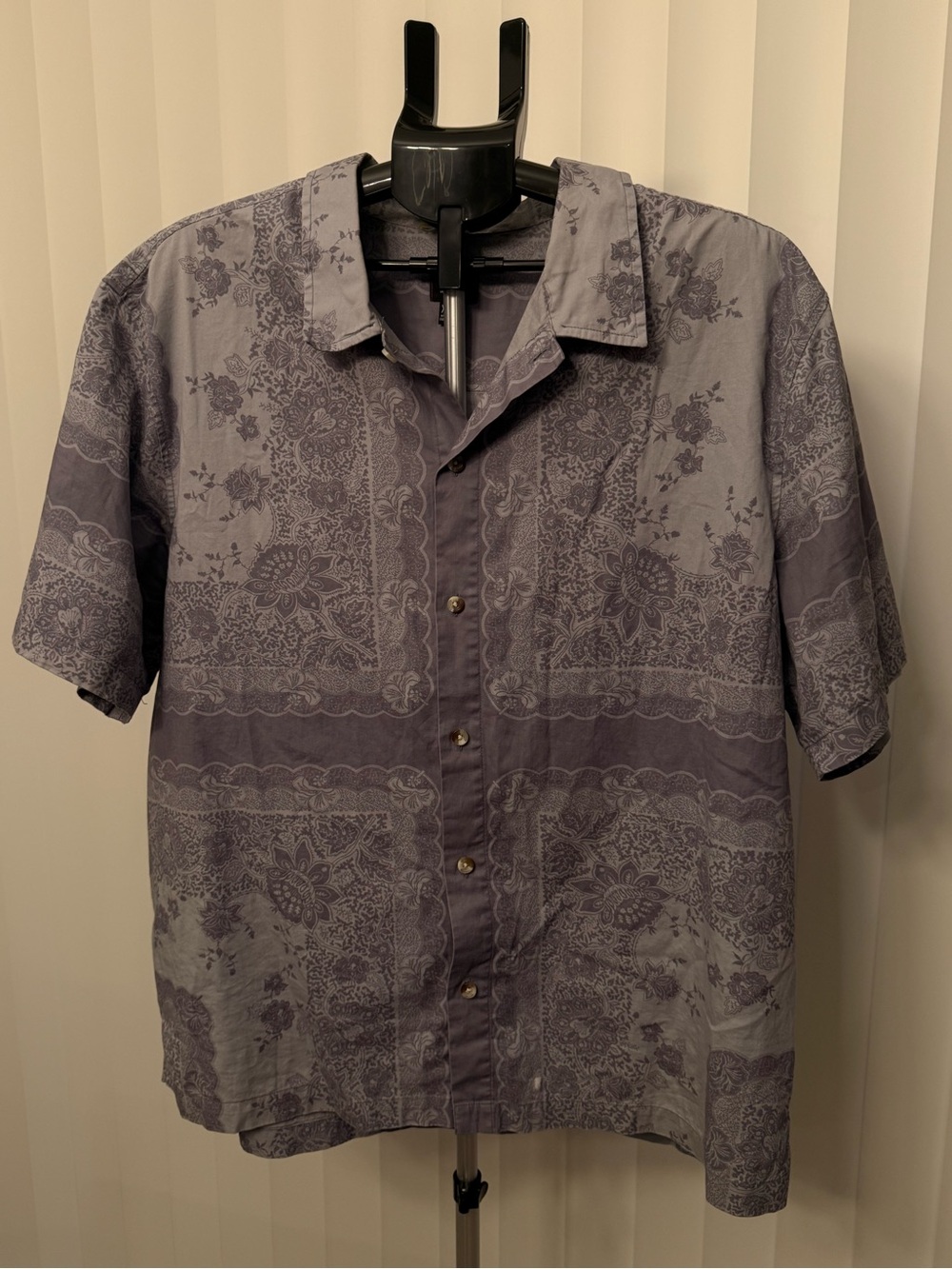 BDG Urban Outfitters Short Sleeve Button-Up Shirt with Floral Bandana Print XL